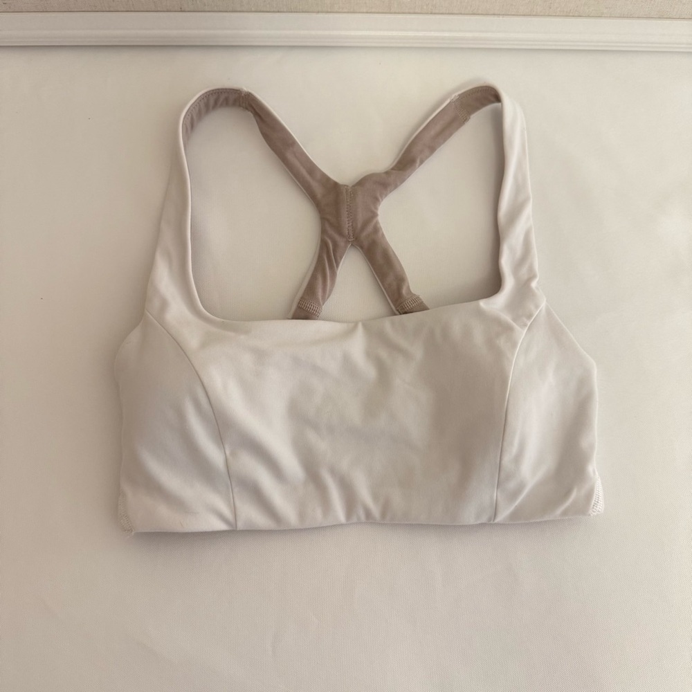 Lululemon SmoothCover Yoga Bra *Light
Support, B/C Cup White Sports Bra - Picture 7 of 10